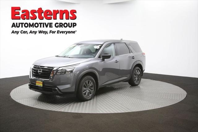 Photo of 2024 Gun Metallic Nissan Pathfinder