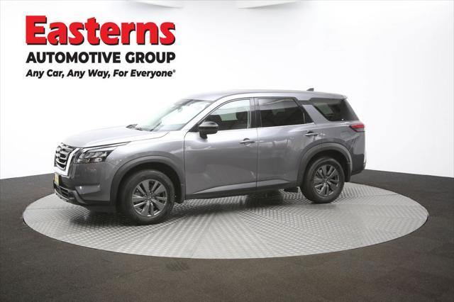 Photo of 2024 Gun Metallic Nissan Pathfinder