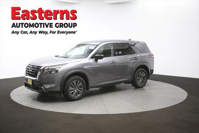 Photo of 2024 Gun Metallic Nissan Pathfinder