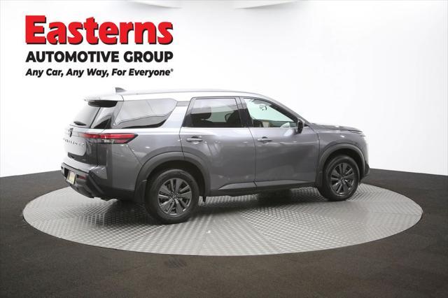 Photo of 2024 Gun Metallic Nissan Pathfinder