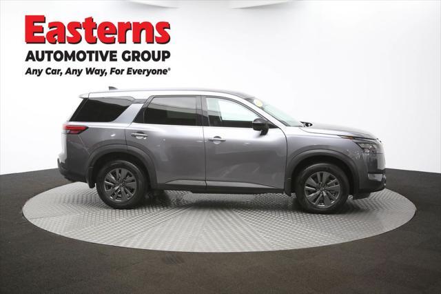 Photo of 2024 Gun Metallic Nissan Pathfinder
