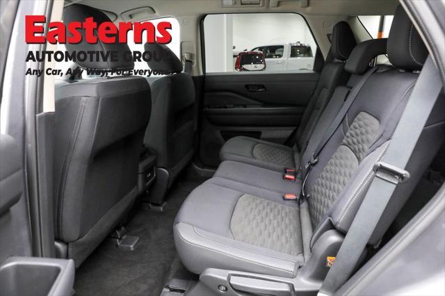 Photo of 2024 Gun Metallic Nissan Pathfinder