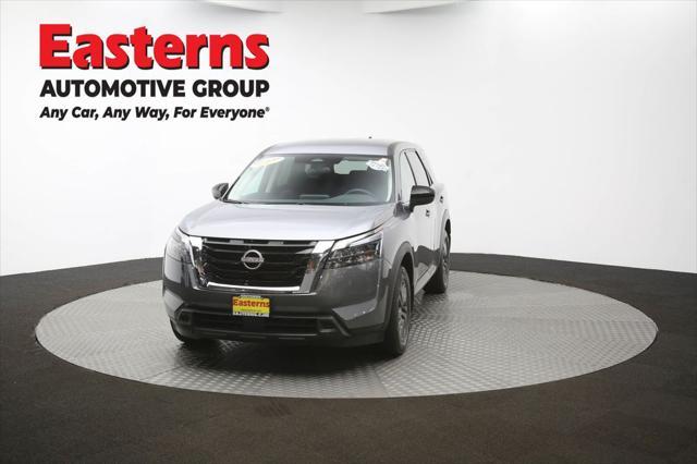 Photo of 2024 Gun Metallic Nissan Pathfinder
