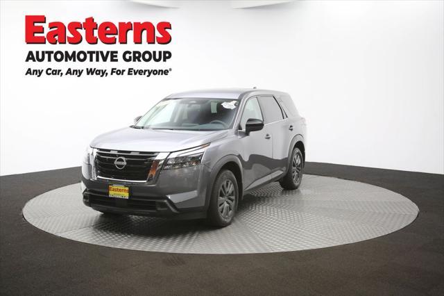 Photo of 2024 Gun Metallic Nissan Pathfinder