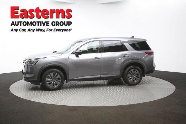 Photo of 2024 Gun Metallic Nissan Pathfinder