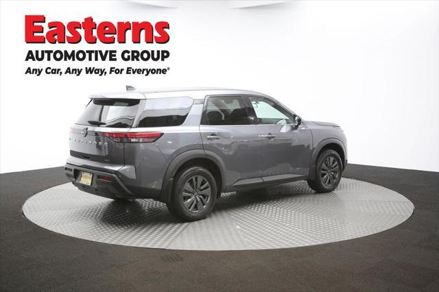 Photo of 2024 Gun Metallic Nissan Pathfinder