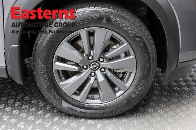 Photo of 2024 Gun Metallic Nissan Pathfinder