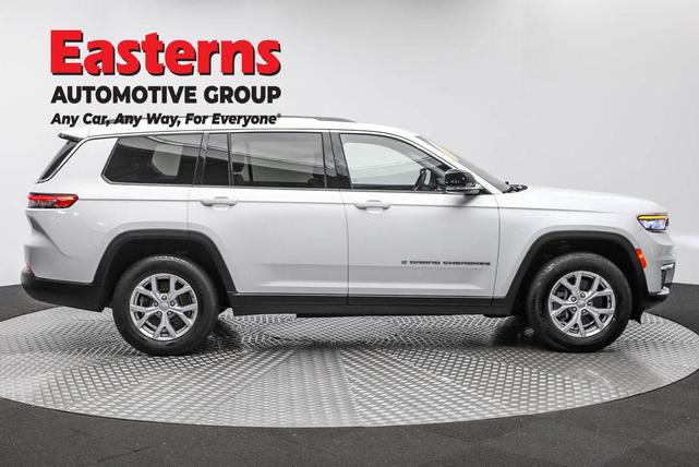Photo of 2021 Bright White Clearcoat Jeep Grand Cherokee L