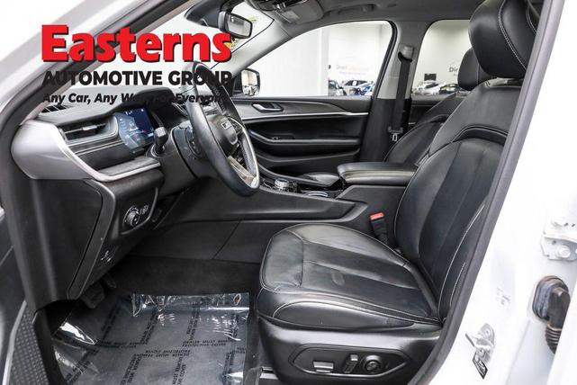 Photo of 2021 Bright White Clearcoat Jeep Grand Cherokee L