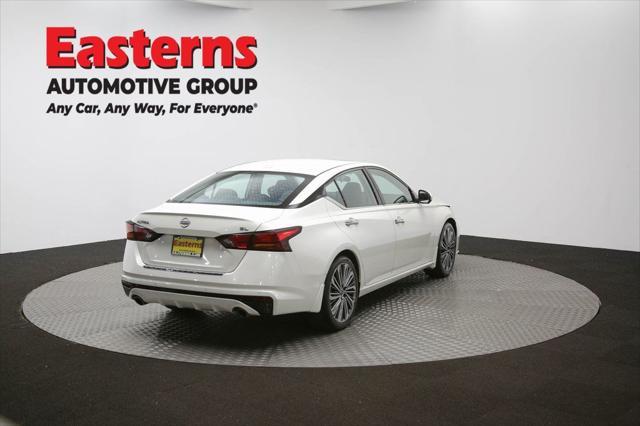 Photo of 2023 Pearl White Tricoat Nissan Altima