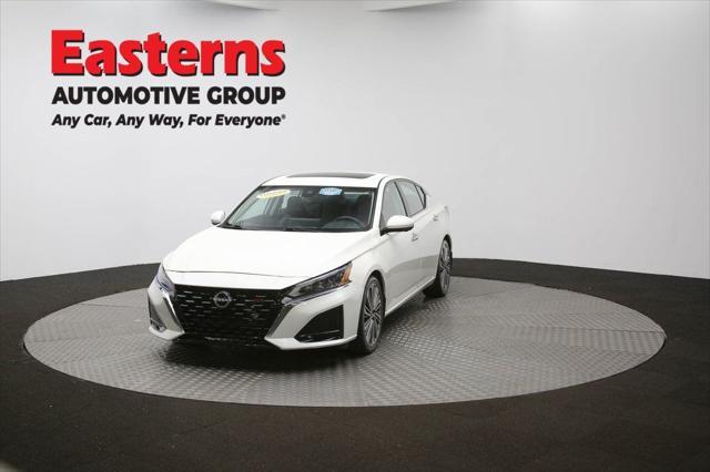 Photo of 2023 Pearl White Tricoat Nissan Altima