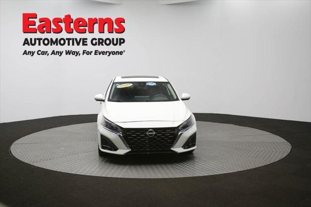 Photo of 2023 Pearl White Tricoat Nissan Altima