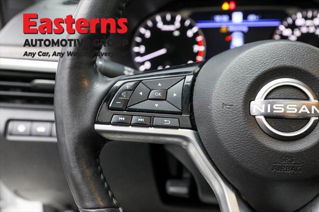 Photo of 2023 Pearl White Tricoat Nissan Altima