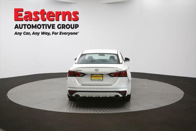 Photo of 2023 Pearl White Tricoat Nissan Altima