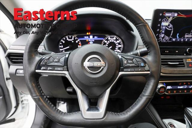 Photo of 2023 Pearl White Tricoat Nissan Altima