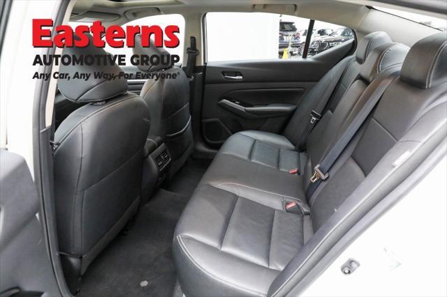 Photo of 2023 Pearl White Tricoat Nissan Altima