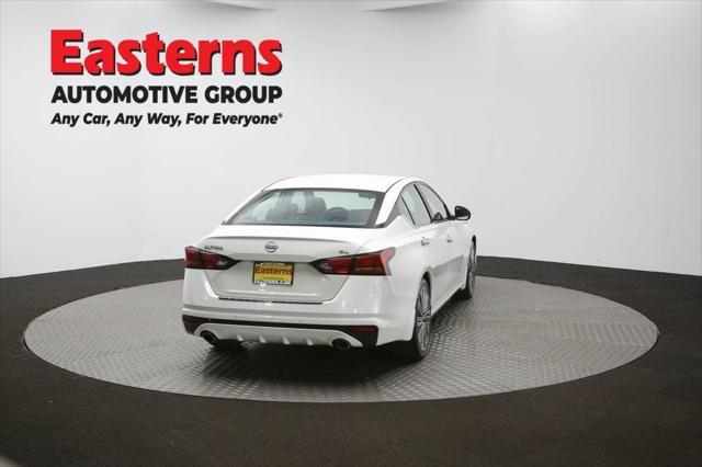 Photo of 2023 Pearl White Tricoat Nissan Altima
