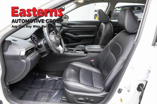 Photo of 2023 Pearl White Tricoat Nissan Altima