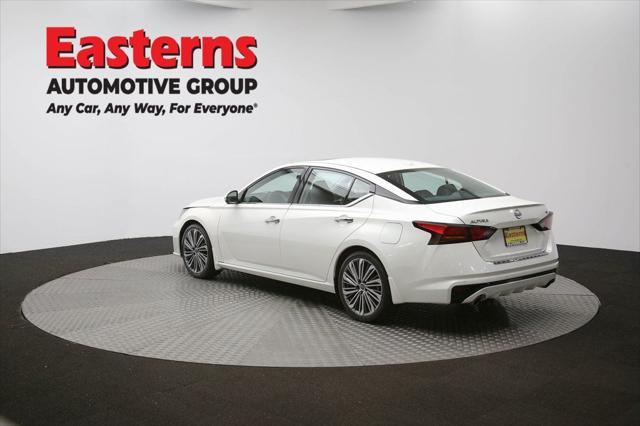 Photo of 2023 Pearl White Tricoat Nissan Altima