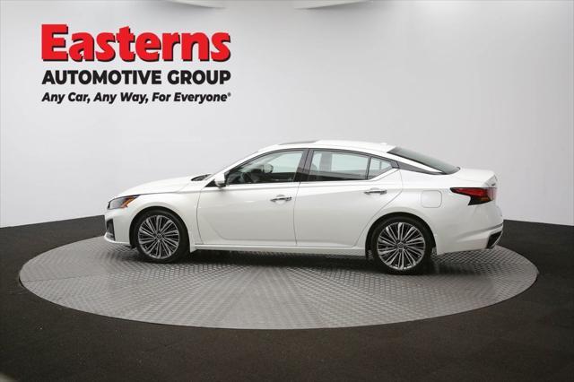Photo of 2023 Pearl White Tricoat Nissan Altima
