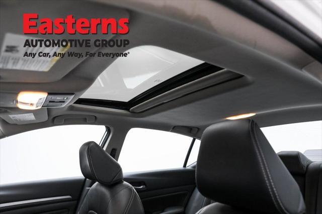 Photo of 2023 Pearl White Tricoat Nissan Altima
