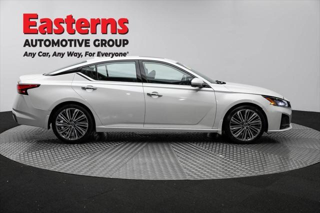 Photo of 2023 Pearl White Tricoat Nissan Altima