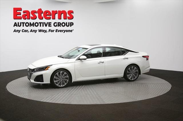 Photo of 2023 Pearl White Tricoat Nissan Altima