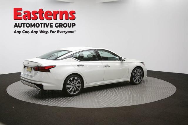 Photo of 2023 Pearl White Tricoat Nissan Altima
