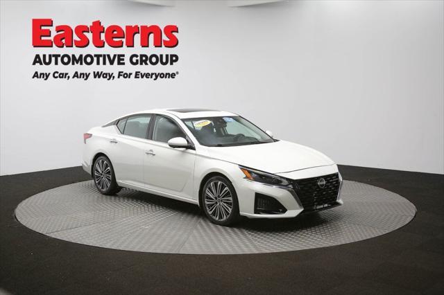 Photo of 2023 Pearl White Tricoat Nissan Altima