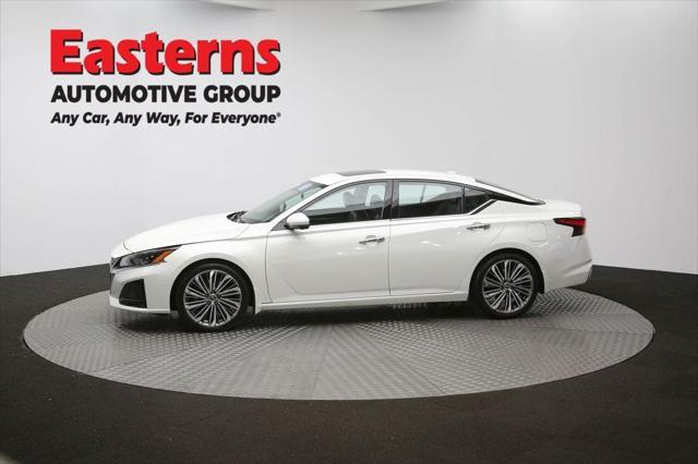 Photo of 2023 Pearl White Tricoat Nissan Altima