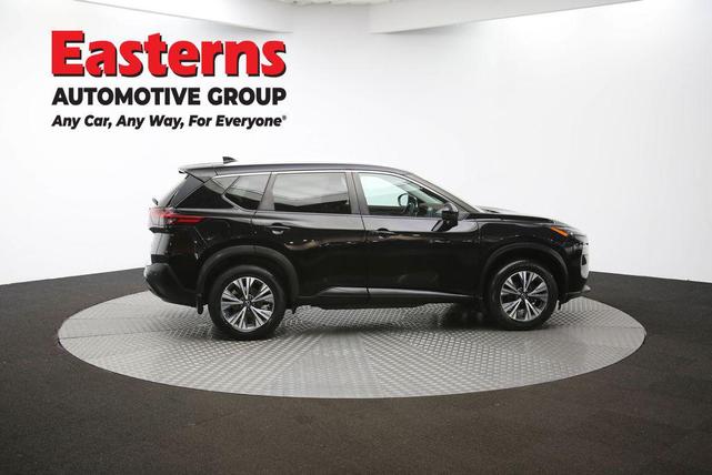Photo of 2022 Super Black Nissan Rogue