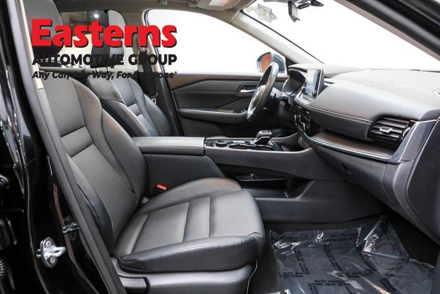 Photo of 2022 Super Black Nissan Rogue