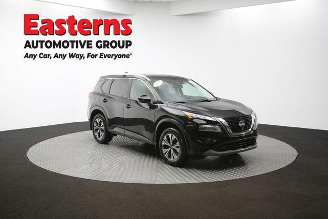Photo of 2022 Super Black Nissan Rogue