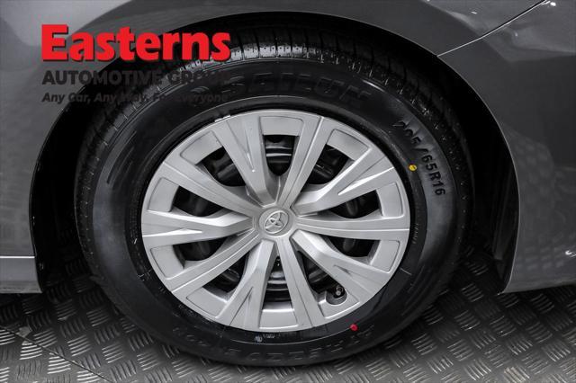 Photo of 2023 Predawn Gray Mica Toyota Camry