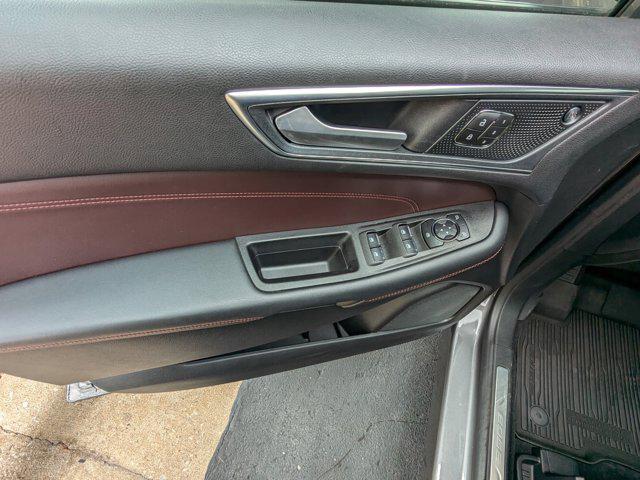 Photo of 2021 Gray Ford Edge