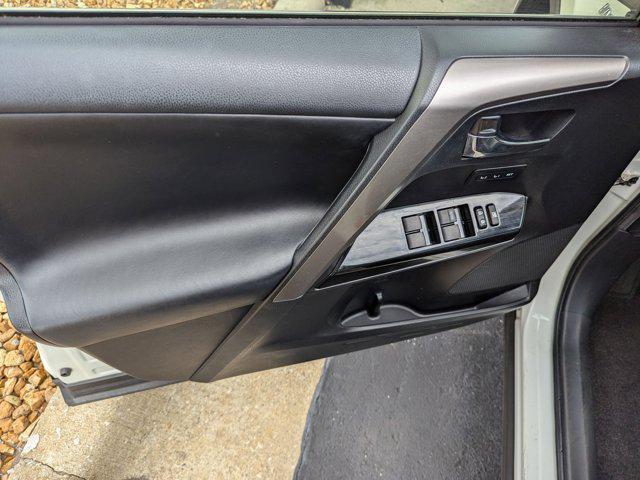 Photo of 2018 Blizzard Pearl Toyota RAV4 Hybrid