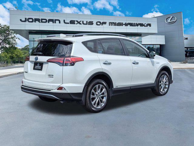 Photo of 2018 Blizzard Pearl Toyota RAV4 Hybrid