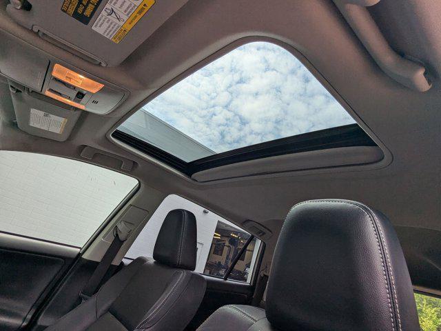 Photo of 2018 Blizzard Pearl Toyota RAV4 Hybrid