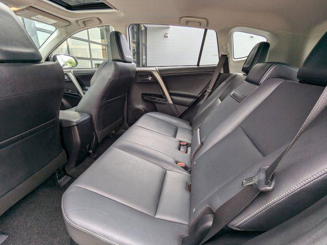 Photo of 2018 Blizzard Pearl Toyota RAV4 Hybrid