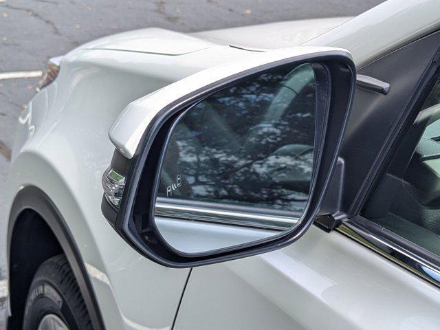 Photo of 2018 Blizzard Pearl Toyota RAV4 Hybrid