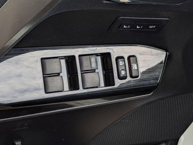Photo of 2018 Blizzard Pearl Toyota RAV4 Hybrid
