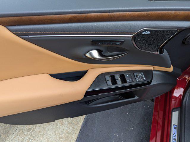Photo of 2025 Matador Red Mica Lexus ES 300h