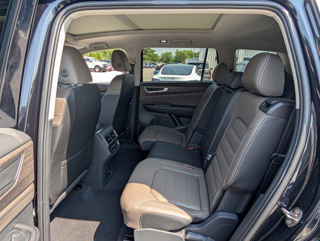 Photo of 2025 Deep Black Pearl Volkswagen Atlas