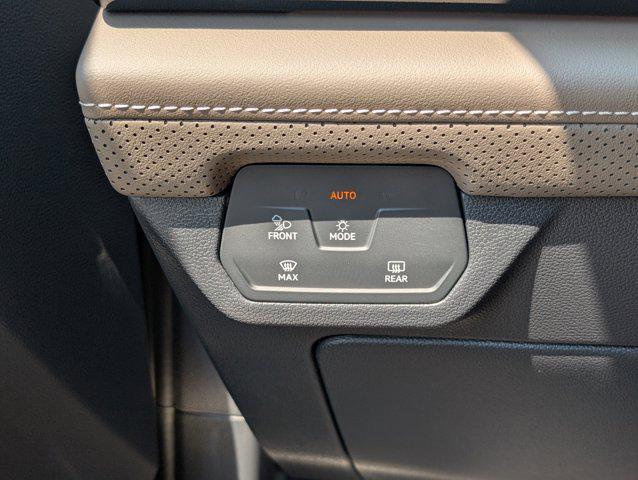 Photo of 2025 Deep Black Pearl Volkswagen Atlas