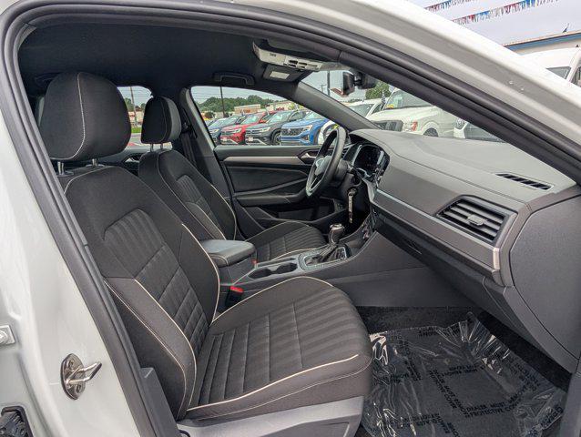 Photo of 2024 Pure White Volkswagen Jetta
