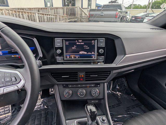 Photo of 2024 Pure White Volkswagen Jetta