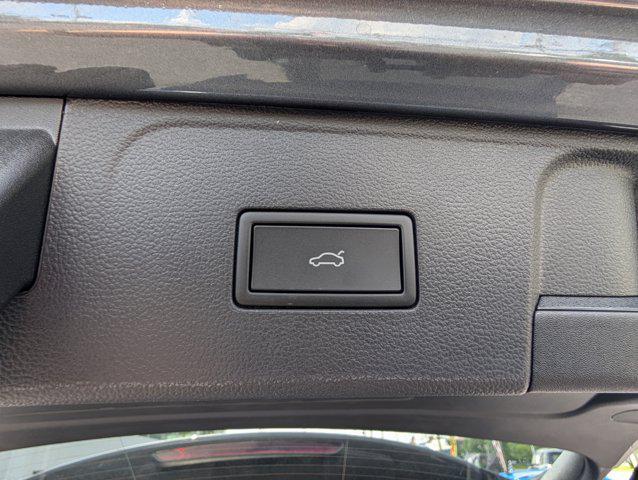 Photo of 2025 Platinum Gray Metallic Volkswagen Atlas