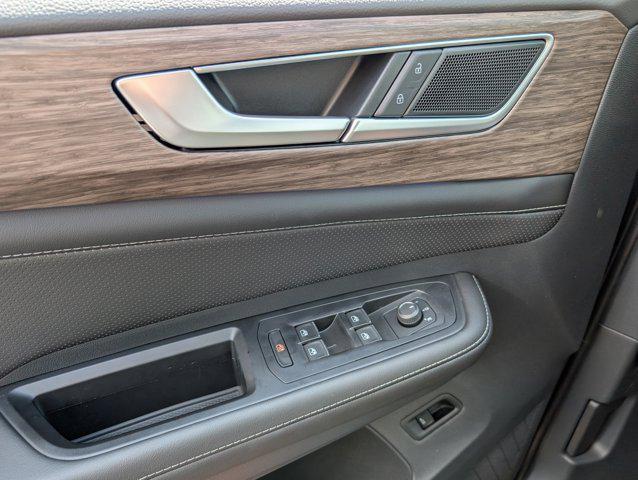 Photo of 2025 Platinum Gray Metallic Volkswagen Atlas