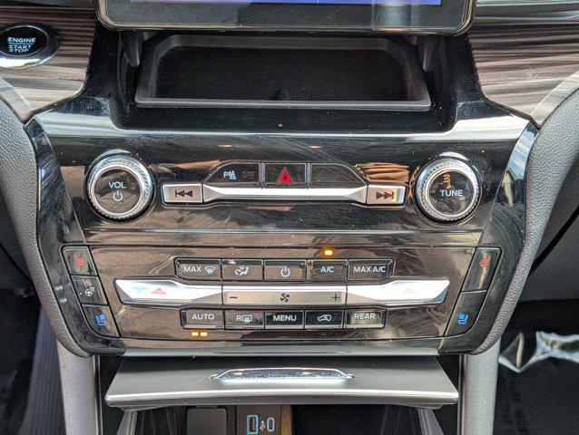 Photo of 2024 Black Metallic Ford Explorer