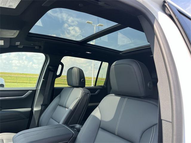 Photo of 2025 Summit White GMC Acadia